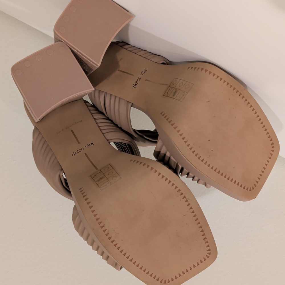 Dolce Vita Pilton Twisted Straps Heeled Cameo Sandals - Picture 6 of 13